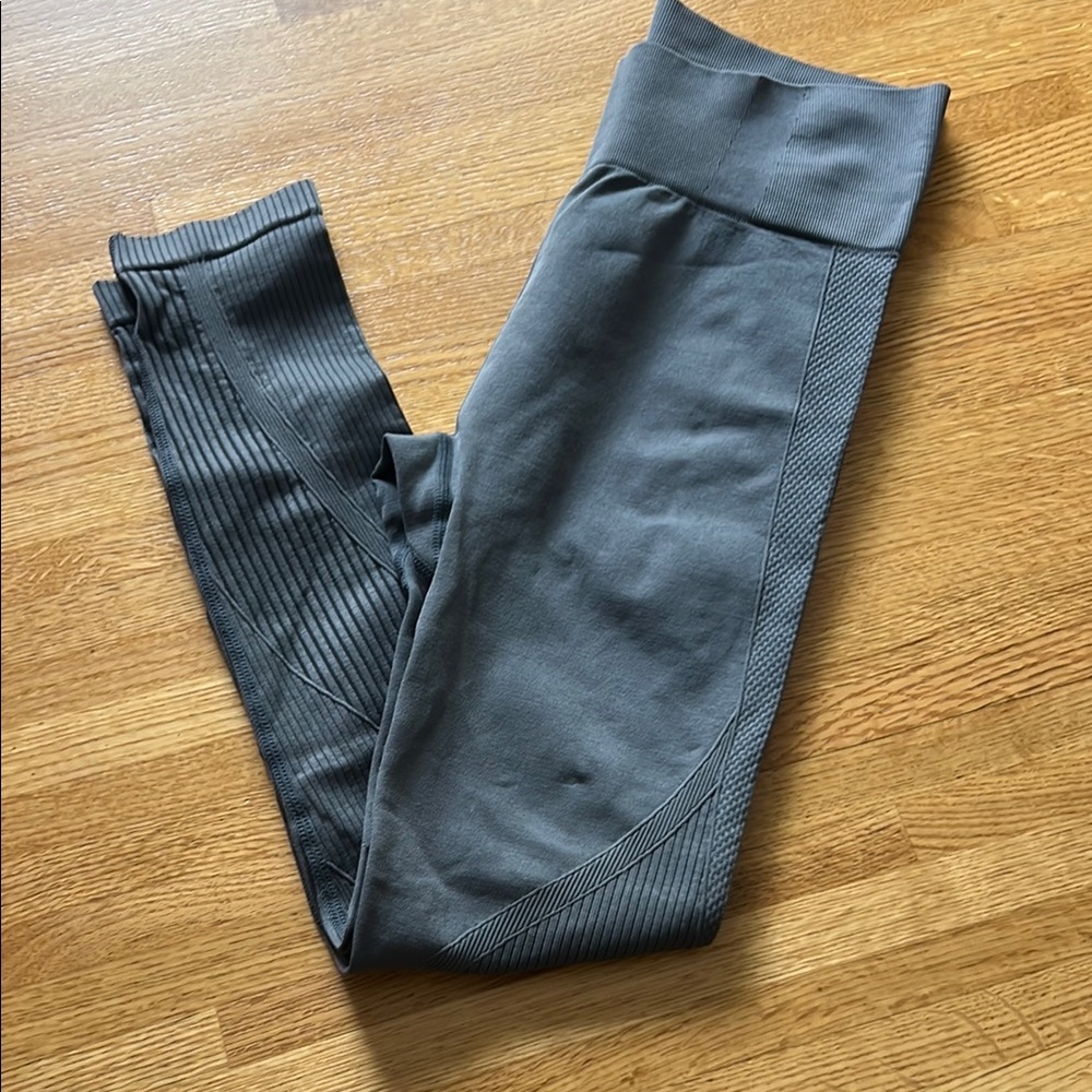 Zyia ladies Gray Leggings